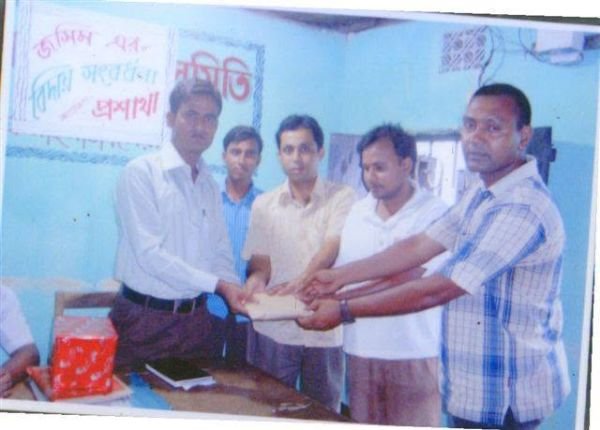 শিক্ষা উপকরণ বিতরণ