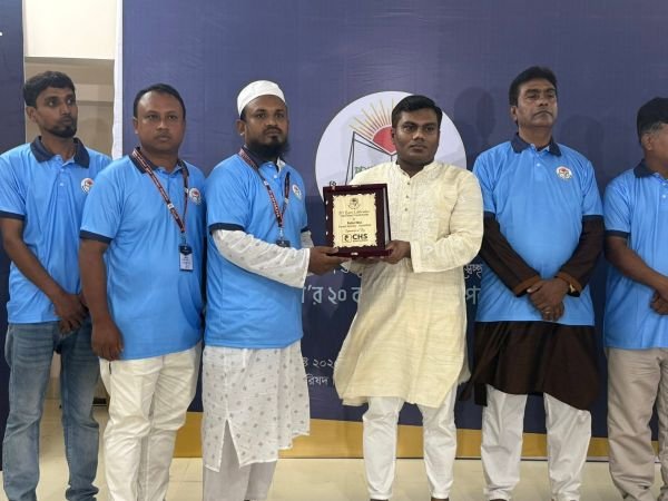 সম্মাননা প্রদান