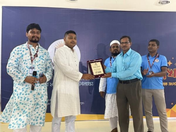 সম্মাননা প্রদান